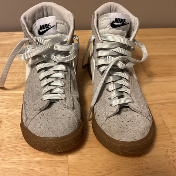 Nike Blazers - Picture 2 of 4